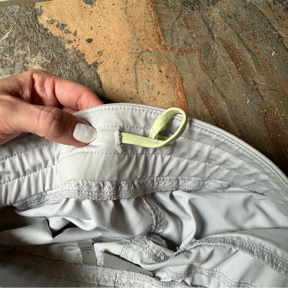 Athleta Stellar Running Shorts Light Gray Women’s Size Small - Picture 6 of 11